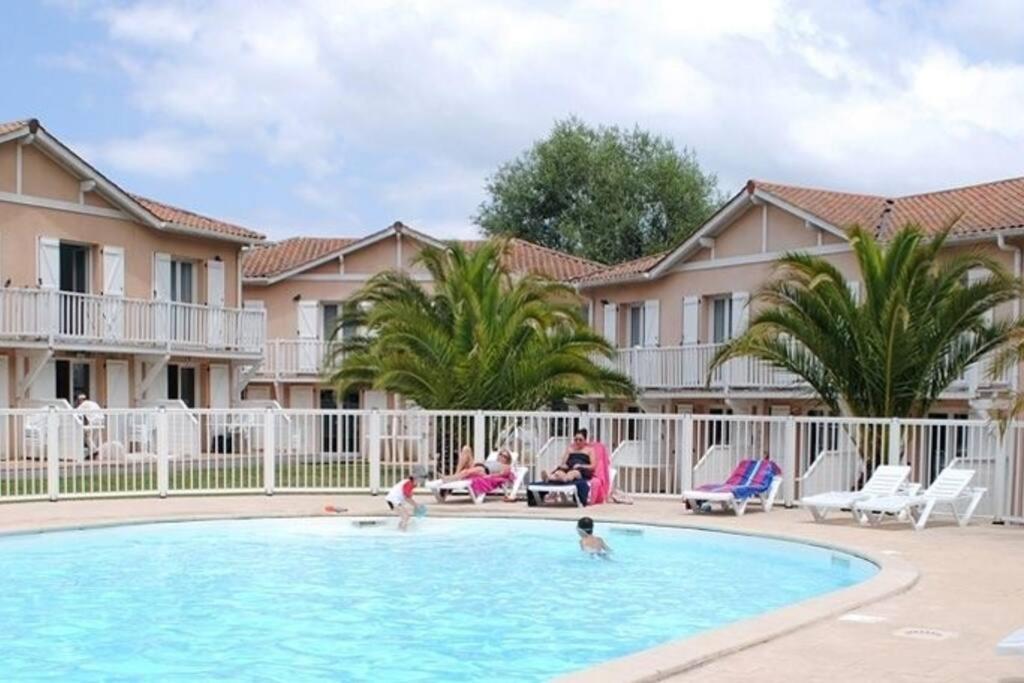 T3 En Duplex Avec Grande Piscine Apartment Anglet Bagian luar foto