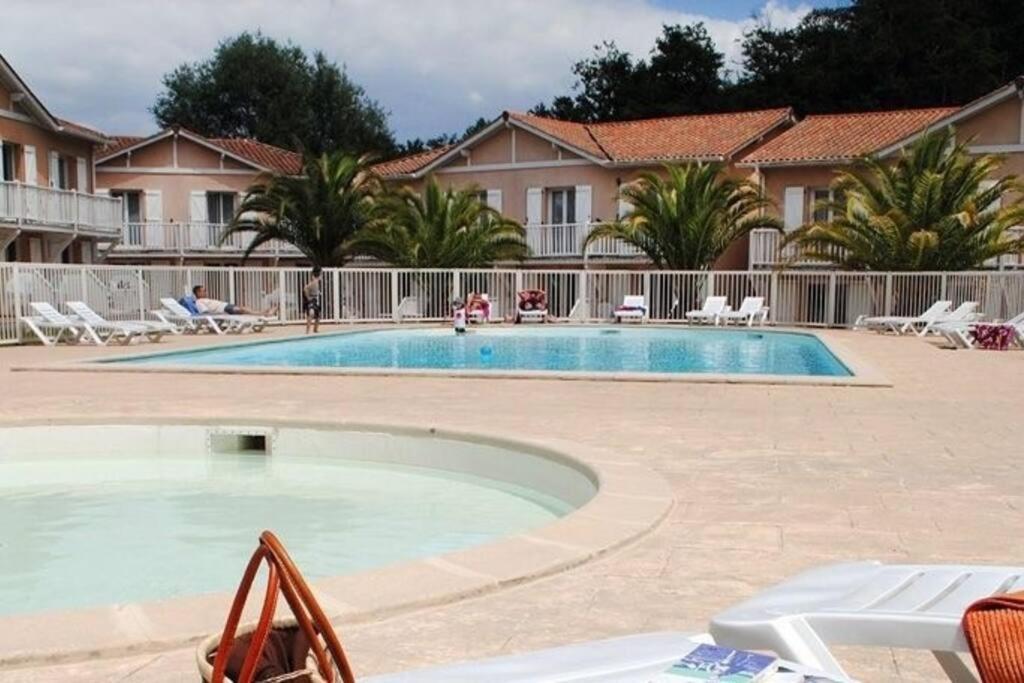 T3 En Duplex Avec Grande Piscine Apartment Anglet Bagian luar foto